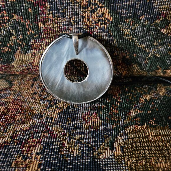 Abalone shell pendant, silver setting, wire work, vintage, artisan handmade - Picture 3 of 7